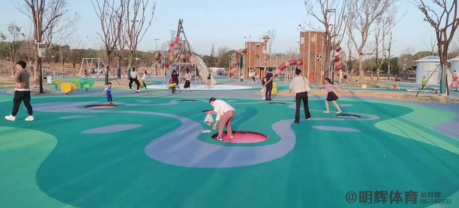 吐鲁番公园跑道是用什么材料做成的